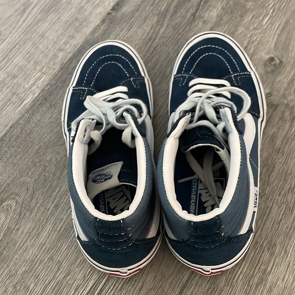 VANS Men’s 7.5 BLUE $70
Excellent Condition - Picture 4 of 7